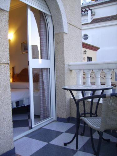 Hostal Restaurante La Giralda Rota Exteriör bild
