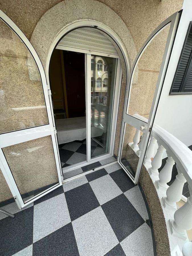 Hostal Restaurante La Giralda Rota Exteriör bild